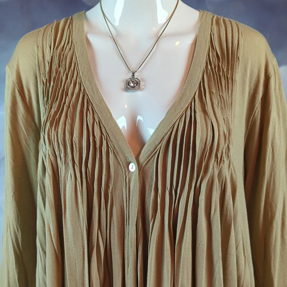 August Silk sz M Boho Pleated One Button Closure Lightweight Cardigan / Over Top - Picture 2 of 7